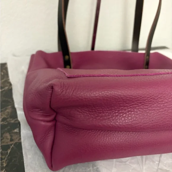 Portland Leather Iris Tote Bag - Picture 5 of 6